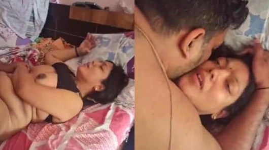 A horny Gujarati bhabhi screws the front spouse