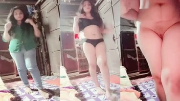 Beautiful girlfriend’s Hindi figure flaunt
