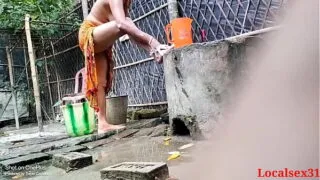 Bhabhi’s Dog-Style Pussy Outside Indian Girl XXx