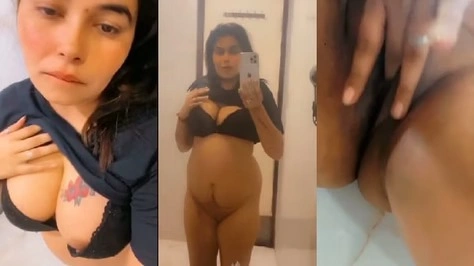 Large-handed woman’s sexy Hindi finger